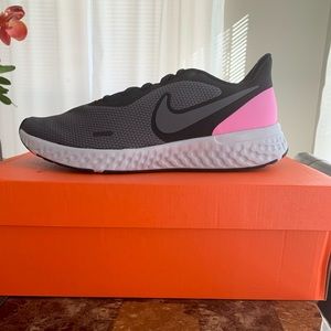 NIKE REVOLUTION 5 WOMEN’S RUNNING SHOES